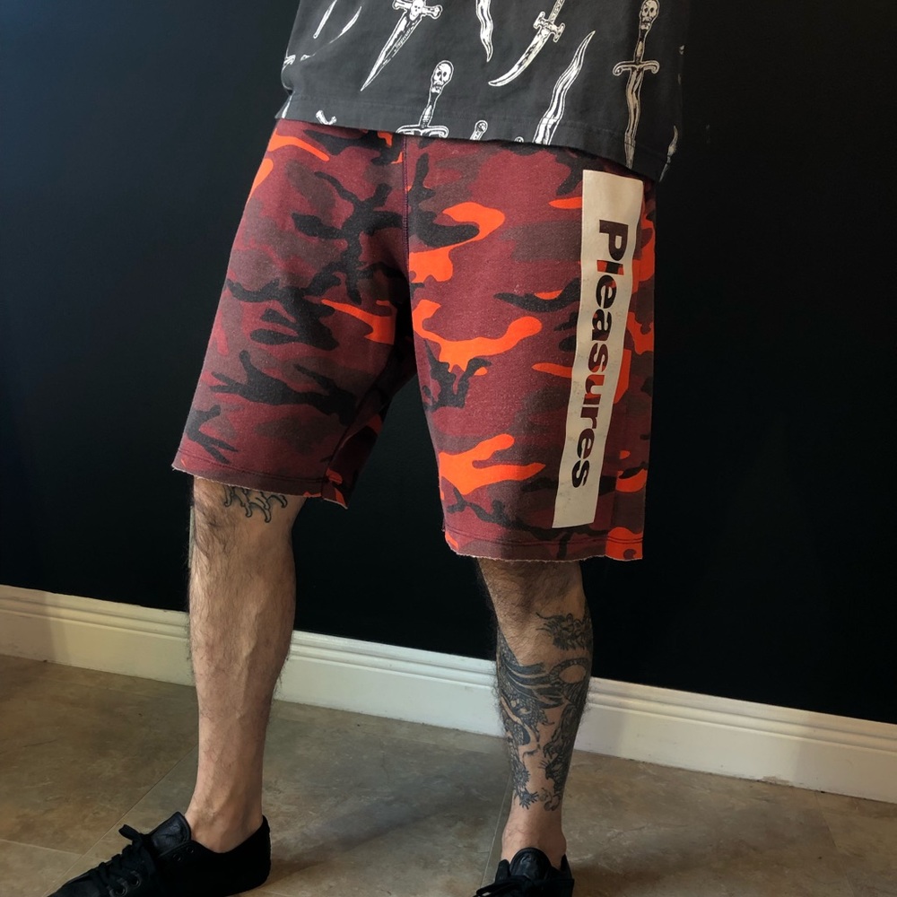 PLEASURES SHORTS